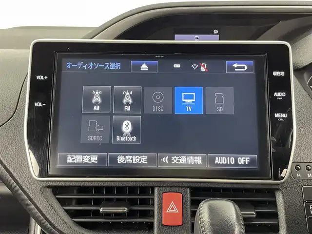トヨタ ヴォクシー ZS 煌 大分県 2018(平30)年 7.1万km ブラック ワンオーナー/7人乗り/TOYOTAセーフティセンス/・プリクラッシュセーフティ/・レーンディパーチャアラート/・オートマチックハイビーム/純正10型ナビ　型式：NSZN-Z66T/【フルセグTV、DVD再生可、BT対応】/ステアリングスイッチ/バックカメラ/純正フリップダウンモニター/両側電動スライドドア/社外ドライブレコーダー/ビルトインETC/アイドリングストップ/横滑り防止装置/電動格納ミラー/純正フロアマット/オートライト/LEDヘッドライト/LEDフォグ/純正16インチアルミホイール/保証書、取説、スペアキー有り