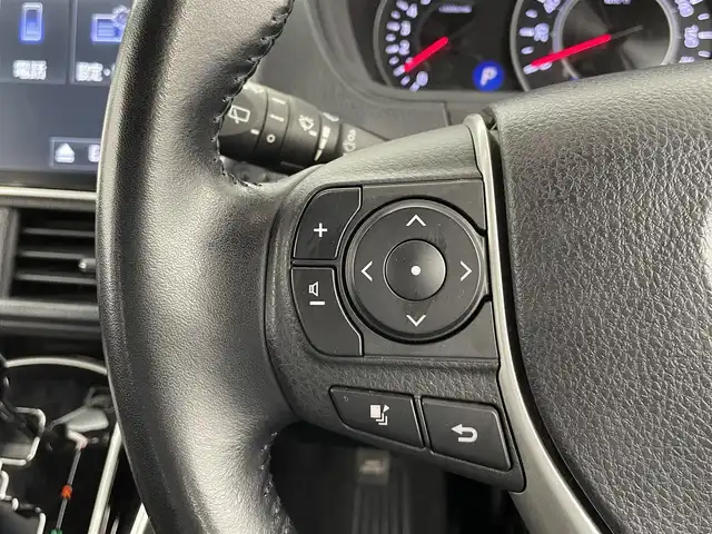 トヨタ ヴォクシー ZS 煌 大分県 2018(平30)年 7.1万km ブラック ワンオーナー/7人乗り/TOYOTAセーフティセンス/・プリクラッシュセーフティ/・レーンディパーチャアラート/・オートマチックハイビーム/純正10型ナビ　型式：NSZN-Z66T/【フルセグTV、DVD再生可、BT対応】/ステアリングスイッチ/バックカメラ/純正フリップダウンモニター/両側電動スライドドア/社外ドライブレコーダー/ビルトインETC/アイドリングストップ/横滑り防止装置/電動格納ミラー/純正フロアマット/オートライト/LEDヘッドライト/LEDフォグ/純正16インチアルミホイール/保証書、取説、スペアキー有り