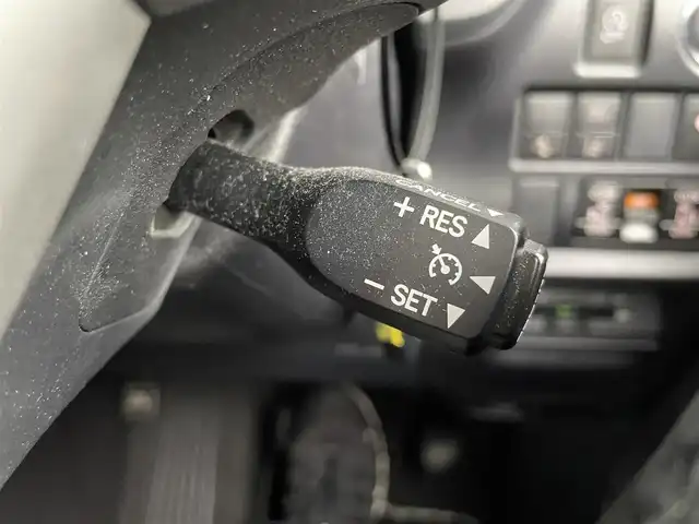 トヨタ ヴォクシー ZS 煌 大分県 2018(平30)年 7.1万km ブラック ワンオーナー/7人乗り/TOYOTAセーフティセンス/・プリクラッシュセーフティ/・レーンディパーチャアラート/・オートマチックハイビーム/純正10型ナビ　型式：NSZN-Z66T/【フルセグTV、DVD再生可、BT対応】/ステアリングスイッチ/バックカメラ/純正フリップダウンモニター/両側電動スライドドア/社外ドライブレコーダー/ビルトインETC/アイドリングストップ/横滑り防止装置/電動格納ミラー/純正フロアマット/オートライト/LEDヘッドライト/LEDフォグ/純正16インチアルミホイール/保証書、取説、スペアキー有り