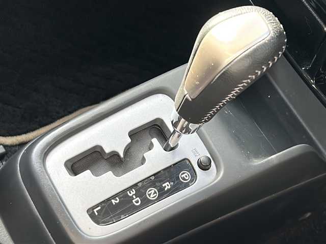 スズキ ジムニー ランドベンチャー 岩手県 2017(平29)年 1.3万km クールカーキPM ナビ　ＣＤ　ＤＶＤ再生　フルセグ　ＥＴＣ　ハーフレザーシート　運転席シートヒーター　純正１６インチアルミホイール　背面タイヤ　フロントフォグランプ　リモコンキー　ステアリングスイッチ　純正フロアマット