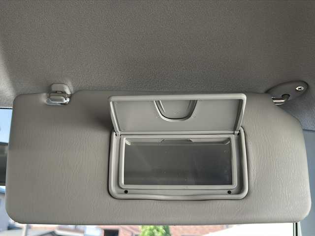 スズキ ジムニー ランドベンチャー 岩手県 2017(平29)年 1.3万km クールカーキPM ナビ　ＣＤ　ＤＶＤ再生　フルセグ　ＥＴＣ　ハーフレザーシート　運転席シートヒーター　純正１６インチアルミホイール　背面タイヤ　フロントフォグランプ　リモコンキー　ステアリングスイッチ　純正フロアマット