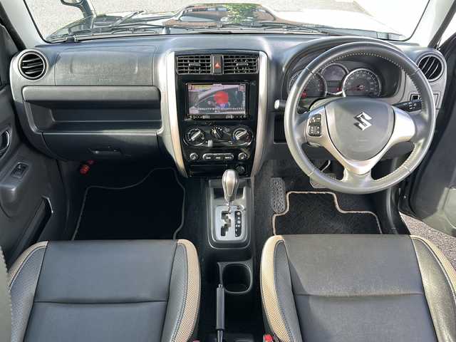 スズキ ジムニー ランドベンチャー 岩手県 2017(平29)年 1.3万km クールカーキPM ナビ　ＣＤ　ＤＶＤ再生　フルセグ　ＥＴＣ　ハーフレザーシート　運転席シートヒーター　純正１６インチアルミホイール　背面タイヤ　フロントフォグランプ　リモコンキー　ステアリングスイッチ　純正フロアマット