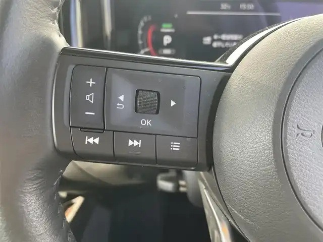 日産 オーラ G レザーエディション 熊本県 2022(令4)年 4.8万km ミッドナイトブラック/サンライズカッパー 社外ナビ/・AM/FM/BT/・フルセグTV/全周囲カメラ/エマージェンシーブレーキ/レーンキープアシスト/後側方支援/標識認識機能/ふらつき警報/オートマチックハイビーム/デジタルインナーミラー/オートライト/LEDヘッドライト/ステアリングヒーター/革シート/・前席シートヒーター/革巻きステアリング/・ステアリングスイッチ/電動パーキングブレーキ/オートホールドブレーキ/電動格納ミラー/ウインカーミラー/純正フロアマット