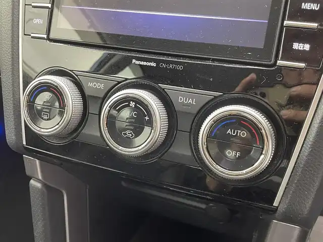 スバル フォレスター Xブレイク 群馬県 2016(平28)年 2.2万km クォーツブルーP 前席パワーシート/アドバンスドセイフティパッケージ/・スバルリヤビークルディテクション/・アダプティブドライビングビーム /キーレスアクセス＆プッシュスタート/========/純正パナソニックナビ（CN-LR710D)/・CD/DVD/Bluetooth/フルセグTV/========/アドバンスドセイフティパッケージ　ＢＳＭ　前席パワーシート　純正ＳＤナビ　バックカメラ　アイサイトＶｅｒ．３　前席／後席左右シートヒーター　ＥＴＣ　ＬＥＤヘッドライト　ルーフレール　４ＷＤ　禁煙車