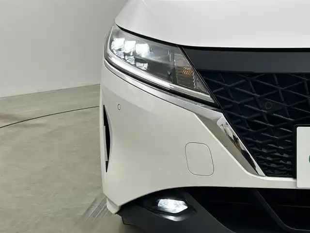 日産 ノート X 岡山県 2023(令5)年 5万km ピュアホワイトパール 純正９インチナビ　(MJ121D-L)/【CD/DVD/BT/USB/】/全方位カメラ　/ＬＥＤヘッドライト　/ＥＴＣ２．０　/デジタルインナーミラー　/ブラインドスポットモニター　/コーナーセンサー　前後/オートハイビーム　/オートエアコン/アイドリングストップ/禁煙車/オートブレーキホールド/踏み間違い防止