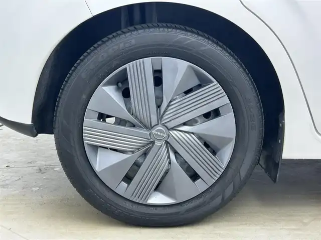 日産 ノート X 岡山県 2023(令5)年 5万km ピュアホワイトパール 純正９インチナビ　(MJ121D-L)/【CD/DVD/BT/USB/】/全方位カメラ　/ＬＥＤヘッドライト　/ＥＴＣ２．０　/デジタルインナーミラー　/ブラインドスポットモニター　/コーナーセンサー　前後/オートハイビーム　/オートエアコン/アイドリングストップ/禁煙車/オートブレーキホールド/踏み間違い防止