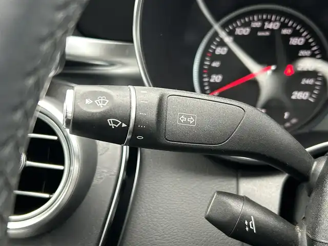 メルセデス・ベンツ Ｃ２２０ｄ ローレウスエディション 福岡県 2018(平30)年 5.2万km シトリーネブラウン レーダーセーフティパッケージ/アダプティブクルーズコントロール/ブラインドスポットモニター/レーンキープアシスト/ドラレコ一体型デジタルインナーミラー/純正ナビ/フルセグTV/バックカメラ　/Bluetooth/LEDライト/オートライト　/エアサスペンション　/純正１８インチアルミホイール　/ETC2.0