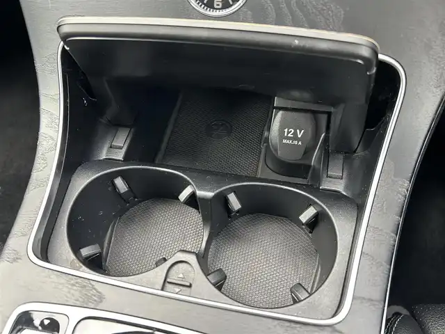 メルセデス・ベンツ Ｃ２２０ｄ ローレウスエディション 福岡県 2018(平30)年 5.2万km シトリーネブラウン レーダーセーフティパッケージ/アダプティブクルーズコントロール/ブラインドスポットモニター/レーンキープアシスト/ドラレコ一体型デジタルインナーミラー/純正ナビ/フルセグTV/バックカメラ　/Bluetooth/LEDライト/オートライト　/エアサスペンション　/純正１８インチアルミホイール　/ETC2.0