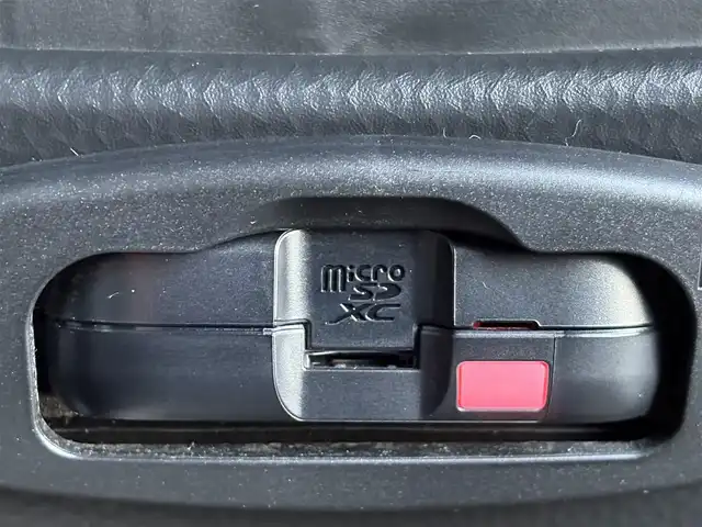 ダイハツ トール カスタムG 東京都 2023(令5)年 0.9万km ブラックマイカメタリック 社外メモリナビ/フルセグ/全方位モニター/ドライブレコーダー/両側パワースライドドア/衝突軽減ブレーキ/レーンキープアシスト/レーダークルーズコントロール/コーナーセンサー/アイドリングストップ/LEDヘッドライト/スマートキー/純正14インチAW