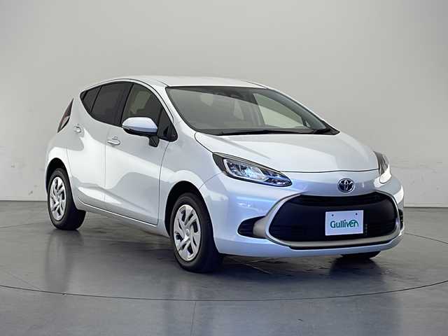 トヨタ アクア G 長野県 2021(令3)年 3.1万km プラチナホワイトパールマイカ 4WD/純正メモリナビ＆USB＆BT/トヨタセーフティセンス/アダプティブクルーズコントロール/レーントレーシング/プリクラッシュセーフティ/ブラインドスポットモニター/クリアランスソナー/リアクロストラフィックアラート/パーキングサポートブレーキ/ロードサインアシスト/オートマチックハイビーム/先行車発進告知/ステアリングスイッチ/全方位カメラ/ビルトインETC/LEDヘッドライト/オートライト/電動格納ミラー/ウィンカーミラー/ドアミラーヒーター/純正ホイールキャップ装着/純正フロアマット/プッシュスタート/スマートキー
