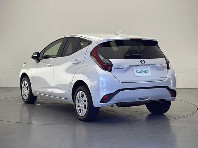 トヨタ アクア G 長野県 2021(令3)年 3.1万km プラチナホワイトパールマイカ 4WD/純正メモリナビ＆USB＆BT/トヨタセーフティセンス/アダプティブクルーズコントロール/レーントレーシング/プリクラッシュセーフティ/ブラインドスポットモニター/クリアランスソナー/リアクロストラフィックアラート/パーキングサポートブレーキ/ロードサインアシスト/オートマチックハイビーム/先行車発進告知/ステアリングスイッチ/全方位カメラ/ビルトインETC/LEDヘッドライト/オートライト/電動格納ミラー/ウィンカーミラー/ドアミラーヒーター/純正ホイールキャップ装着/純正フロアマット/プッシュスタート/スマートキー