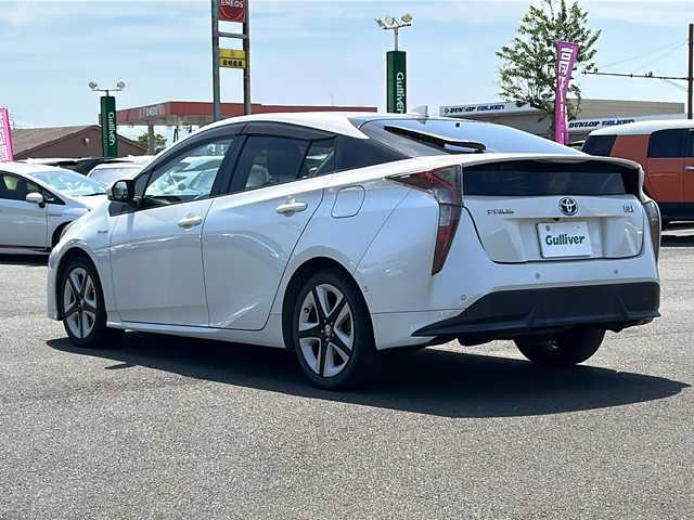トヨタ プリウス A ツーリングセレクション 鹿児島県 2017(平29)年 14.6万km ホワイトパールクリスタルシャイン パーキングアシスト /ヘッドアップディスプレイ　/D＋N席シートヒーター　/クルーズコントロール　/純正前方ドライブレコーダー　/純正SDナビ（DSZT-YC4T） /Bluetoothオーディオ　/バックカメラ/フルセグテレビ/アイドリングストップ/ビルトインETC/前後コーナーセンサー/横滑り防止装置/盗難防止装置/レーンキープアシスト/LEDヘッドライト/純正アルミホイール（17インチ）/エアバック（W＋サイド）/プッシュスタート/スマートキー