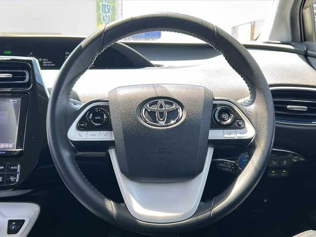 トヨタ プリウス A ツーリングセレクション 鹿児島県 2017(平29)年 14.6万km ホワイトパールクリスタルシャイン パーキングアシスト /ヘッドアップディスプレイ　/D＋N席シートヒーター　/クルーズコントロール　/純正前方ドライブレコーダー　/純正SDナビ（DSZT-YC4T） /Bluetoothオーディオ　/バックカメラ/フルセグテレビ/アイドリングストップ/ビルトインETC/前後コーナーセンサー/横滑り防止装置/盗難防止装置/レーンキープアシスト/LEDヘッドライト/純正アルミホイール（17インチ）/エアバック（W＋サイド）/プッシュスタート/スマートキー