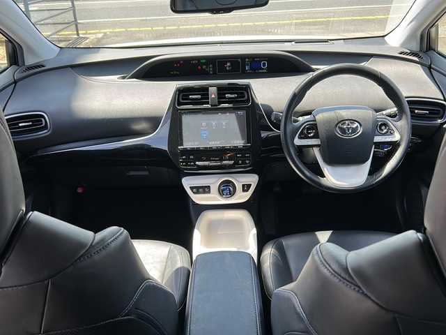 トヨタ プリウス A ツーリングセレクション 鹿児島県 2017(平29)年 14.6万km ホワイトパールクリスタルシャイン パーキングアシスト /ヘッドアップディスプレイ　/D＋N席シートヒーター　/クルーズコントロール　/純正前方ドライブレコーダー　/純正SDナビ（DSZT-YC4T） /Bluetoothオーディオ　/バックカメラ/フルセグテレビ/アイドリングストップ/ビルトインETC/前後コーナーセンサー/横滑り防止装置/盗難防止装置/レーンキープアシスト/LEDヘッドライト/純正アルミホイール（17インチ）/エアバック（W＋サイド）/プッシュスタート/スマートキー