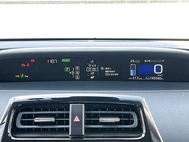 トヨタ プリウス A ツーリングセレクション 鹿児島県 2017(平29)年 14.6万km ホワイトパールクリスタルシャイン パーキングアシスト /ヘッドアップディスプレイ　/D＋N席シートヒーター　/クルーズコントロール　/純正前方ドライブレコーダー　/純正SDナビ（DSZT-YC4T） /Bluetoothオーディオ　/バックカメラ/フルセグテレビ/アイドリングストップ/ビルトインETC/前後コーナーセンサー/横滑り防止装置/盗難防止装置/レーンキープアシスト/LEDヘッドライト/純正アルミホイール（17インチ）/エアバック（W＋サイド）/プッシュスタート/スマートキー