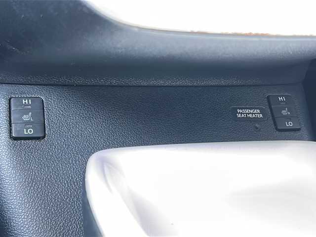 トヨタ プリウス A ツーリングセレクション 鹿児島県 2017(平29)年 14.6万km ホワイトパールクリスタルシャイン パーキングアシスト /ヘッドアップディスプレイ　/D＋N席シートヒーター　/クルーズコントロール　/純正前方ドライブレコーダー　/純正SDナビ（DSZT-YC4T） /Bluetoothオーディオ　/バックカメラ/フルセグテレビ/アイドリングストップ/ビルトインETC/前後コーナーセンサー/横滑り防止装置/盗難防止装置/レーンキープアシスト/LEDヘッドライト/純正アルミホイール（17インチ）/エアバック（W＋サイド）/プッシュスタート/スマートキー