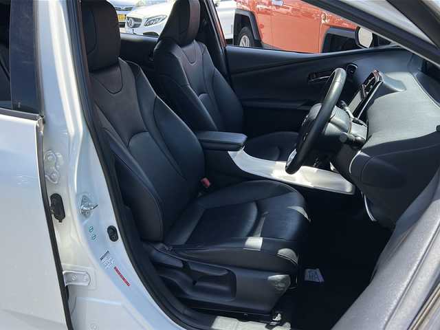トヨタ プリウス A ツーリングセレクション 鹿児島県 2017(平29)年 14.6万km ホワイトパールクリスタルシャイン パーキングアシスト /ヘッドアップディスプレイ　/D＋N席シートヒーター　/クルーズコントロール　/純正前方ドライブレコーダー　/純正SDナビ（DSZT-YC4T） /Bluetoothオーディオ　/バックカメラ/フルセグテレビ/アイドリングストップ/ビルトインETC/前後コーナーセンサー/横滑り防止装置/盗難防止装置/レーンキープアシスト/LEDヘッドライト/純正アルミホイール（17インチ）/エアバック（W＋サイド）/プッシュスタート/スマートキー