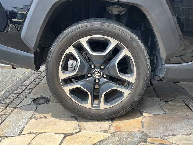 トヨタ ＲＡＶ４ アドベンチャー 静岡県 2019(令1)年 4万km アティチュードブラックマイカ 純正ナビ/・AM/・FM/・フルセグTV/・Bluetooth/・SD/・SD録音/・CD/・DVD/主要装備/・バックカメラ/・衝突被害軽減システム/・ＥＴＣ/・オートハイビーム/・ハンドルヒーター/・サイドカーテンエアバッグ/・ＭＴモード付ＡＴ/・追従クルコン/・運転席パワーシート/・運転席+助手席シートヒーター＆ベンチレーション/・左右独立温度調整オートエアコン/・横滑り防止装置/・ダウンヒルアシストコントロール