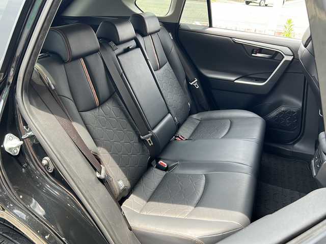 トヨタ ＲＡＶ４ アドベンチャー 静岡県 2019(令1)年 4万km アティチュードブラックマイカ 純正ナビ/・AM/・FM/・フルセグTV/・Bluetooth/・SD/・SD録音/・CD/・DVD/主要装備/・バックカメラ/・衝突被害軽減システム/・ＥＴＣ/・オートハイビーム/・ハンドルヒーター/・サイドカーテンエアバッグ/・ＭＴモード付ＡＴ/・追従クルコン/・運転席パワーシート/・運転席+助手席シートヒーター＆ベンチレーション/・左右独立温度調整オートエアコン/・横滑り防止装置/・ダウンヒルアシストコントロール