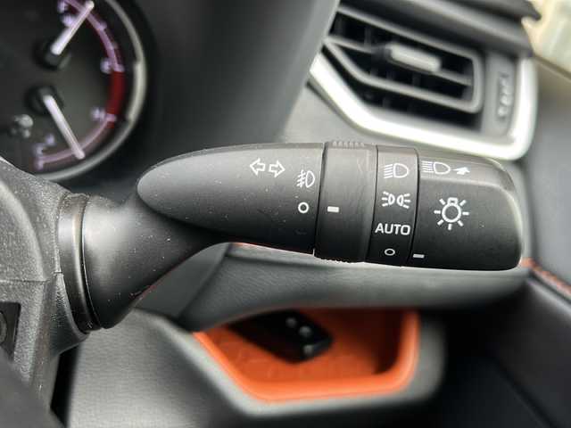 トヨタ ＲＡＶ４ アドベンチャー 静岡県 2019(令1)年 4万km アティチュードブラックマイカ 純正ナビ/・AM/・FM/・フルセグTV/・Bluetooth/・SD/・SD録音/・CD/・DVD/主要装備/・バックカメラ/・衝突被害軽減システム/・ＥＴＣ/・オートハイビーム/・ハンドルヒーター/・サイドカーテンエアバッグ/・ＭＴモード付ＡＴ/・追従クルコン/・運転席パワーシート/・運転席+助手席シートヒーター＆ベンチレーション/・左右独立温度調整オートエアコン/・横滑り防止装置/・ダウンヒルアシストコントロール