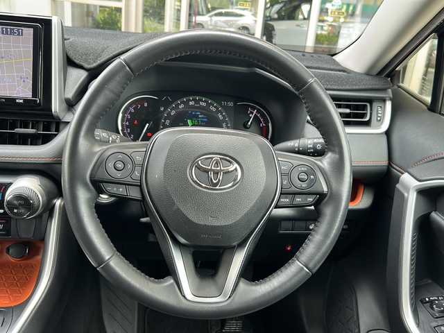トヨタ ＲＡＶ４ アドベンチャー 静岡県 2019(令1)年 4万km アティチュードブラックマイカ 純正ナビ/・AM/・FM/・フルセグTV/・Bluetooth/・SD/・SD録音/・CD/・DVD/主要装備/・バックカメラ/・衝突被害軽減システム/・ＥＴＣ/・オートハイビーム/・ハンドルヒーター/・サイドカーテンエアバッグ/・ＭＴモード付ＡＴ/・追従クルコン/・運転席パワーシート/・運転席+助手席シートヒーター＆ベンチレーション/・左右独立温度調整オートエアコン/・横滑り防止装置/・ダウンヒルアシストコントロール