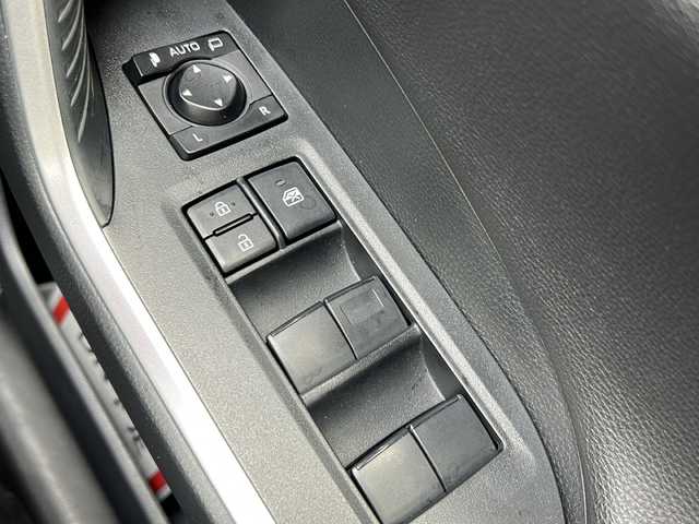 トヨタ ＲＡＶ４ アドベンチャー 静岡県 2019(令1)年 4万km アティチュードブラックマイカ 純正ナビ/・AM/・FM/・フルセグTV/・Bluetooth/・SD/・SD録音/・CD/・DVD/主要装備/・バックカメラ/・衝突被害軽減システム/・ＥＴＣ/・オートハイビーム/・ハンドルヒーター/・サイドカーテンエアバッグ/・ＭＴモード付ＡＴ/・追従クルコン/・運転席パワーシート/・運転席+助手席シートヒーター＆ベンチレーション/・左右独立温度調整オートエアコン/・横滑り防止装置/・ダウンヒルアシストコントロール
