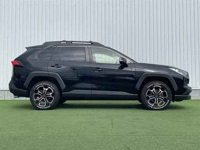 トヨタ ＲＡＶ４ アドベンチャー オフロードPKG 香川県 2021(令3)年 4.3万km 黒 登録時走行距離；42656km/純正ナビ/TRDエアロ/全方位カメラ/ドライブレコーダー/ETC/衝突被害軽減システム/レーンキープアシスト/クルーズコントロール/クリアランスソナー/LEDヘッドライト/純正フロアマット/純正AW18インチ/ルーフレール/スマートキー