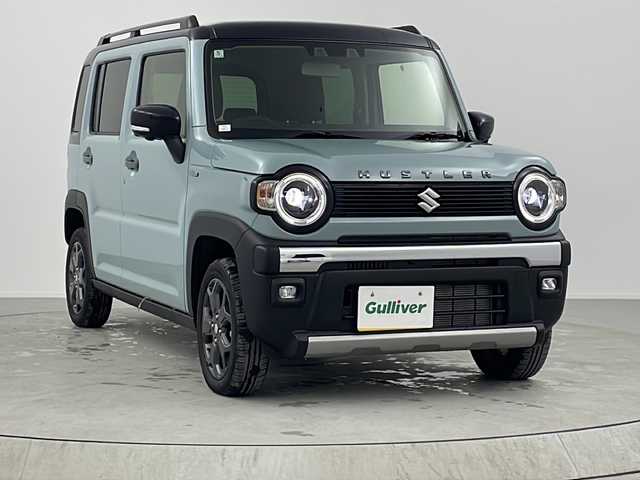 スズキ ハスラー タフワイルド 熊本県 2024(令6)年 0.1千km オフブルーメタリック/ブラック 2トーン スズキ キコネクト対応メモリーナビ/・すれ違い支援機能/・9インチHDディスプレイ/・地デジTV/・DVD/CD/・スマートフォン連携機能/・USBソケット/・GPSアンテナ / TV用ガラスアンテナ/・全方位モニター用カメラ（フロント / サイド / リア）/・ハンズフリーマイク/・SOSボタン/セーフティサポート（予防安全技術）/・デュアルカメラブレーキサポート/・誤発進抑制機能/・車線逸脱抑制機能/・車線逸脱警報機能/・ふらつき警報機能/・先行車発進お知らせ機能/・アダプティブクルーズコントロール/・ハイビームアシスト/・標識認識機能/・後退時ブレーキサポート/・後方誤発進抑制機能/LEDヘッドライト/スマートキー/純正15インチAW/シートヒーター