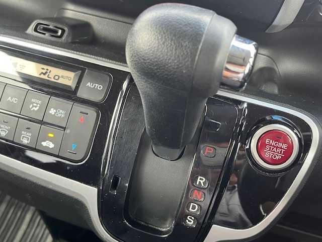 ホンダ Ｎ ＢＯＸ G ターボ Lパッケージ 茨城県 2015(平27)年 4.5万km プレミアムホワイトパールⅡ 社外ナビ　/-BT/TV/クルーズコントロール　/バックカメラ　/両側パワースライドドア　/ＥＴＣ　/プッシュスタート　/オートライト　/横滑り防止装置　/盗難防止装置　/衝突軽減システム　/エアバックＷ＋サイド　/純正フロアマット/純正アルミホイール