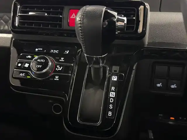 ダイハツ タント カスタム RS 三重県 2019(令1)年 4.1万km パールブラック ガソリン・ターボ/FF/インパネCVT/純正 9インチナビ NSZN-Y69DS/（CD/DVD/FM/AM/TV/MEMORY MUSIC/SD/Bluetooth/USB/HDMI/ドラレコ）/バックカメラ/両側パワースライドドア/ドライブレコーダー 前方/ETC/スマートアシスト3/・衝突回避支援ブレーキ機能（対車両・対歩行者）/・衝突警報機能（対車両・対歩行者）/・ブレーキ制御付誤発進抑制機能（前方・後方）/・レーダークルコン/・レーンキープコントロール（LKC）ステアリングアシスト/・車線逸脱抑制制御機能/・車線逸脱警報機能/・コーナーセンサー（フロント2個／リヤ2個）/・標識認識機能（進入禁止）/・先行車発進お知らせ/装備/・ハーフレザーシート/・シートヒーター（D/N）/・オートエアコン/・オートライト/・オートハイビーム/・LED ヘッドランプ＋サイドビューランプ＋フロントフォグランプ/・運転席ロングスライド機能/・ステアリングスイッチ/・充電用USBジャック（タイプA・運転席側）/・プッシュスタート/・純正15inAW/・スマートキーx2/・保/取/ナビ取/など