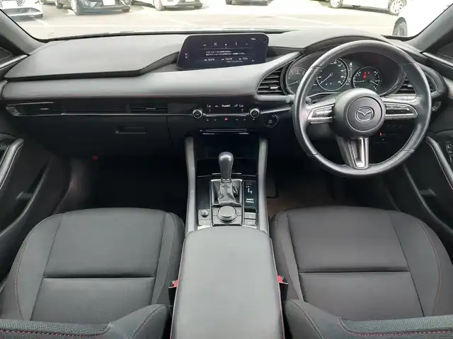 マツダ マツダ３ファストバック 20S ブラックトーンED 東京都 2022(令4)年 3.1万km ジェットブラックマイカ  i‐ACTIVSENSE/・スマートシティブレーキサポート/・車線逸脱警報システム/・レーンキープアシスト/・レーダークルーズコントロール/・クルージング & トラフィック・サポート /・誤発進抑制制御/・ブラインドスポットモニタリング/・アクティブドライビングディスプレイ/・360°ビューモニター/プッシュスタート/アイドリングストップ/パドルシフト/純正ナビ/フルセグTV/ETC/ドライブレコーダー/運転席メモリー機能付きパワーシート/シートヒーター/LEDヘッドライト/18インチ純正アルミホイール/スマートキー