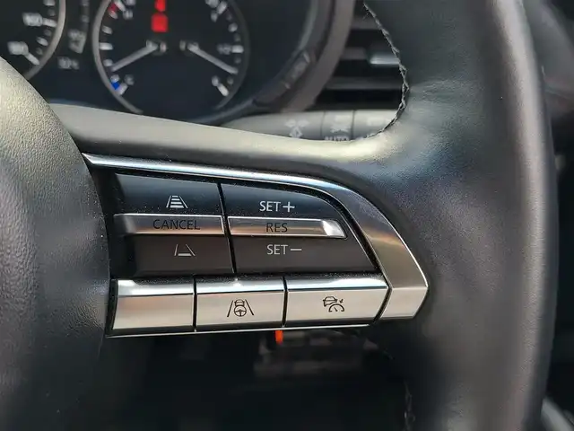 マツダ マツダ３ファストバック 20S ブラックトーンED 東京都 2022(令4)年 3.1万km ジェットブラックマイカ  i‐ACTIVSENSE/・スマートシティブレーキサポート/・車線逸脱警報システム/・レーンキープアシスト/・レーダークルーズコントロール/・クルージング & トラフィック・サポート /・誤発進抑制制御/・ブラインドスポットモニタリング/・アクティブドライビングディスプレイ/・360°ビューモニター/プッシュスタート/アイドリングストップ/パドルシフト/純正ナビ/フルセグTV/ETC/ドライブレコーダー/運転席メモリー機能付きパワーシート/シートヒーター/LEDヘッドライト/18インチ純正アルミホイール/スマートキー