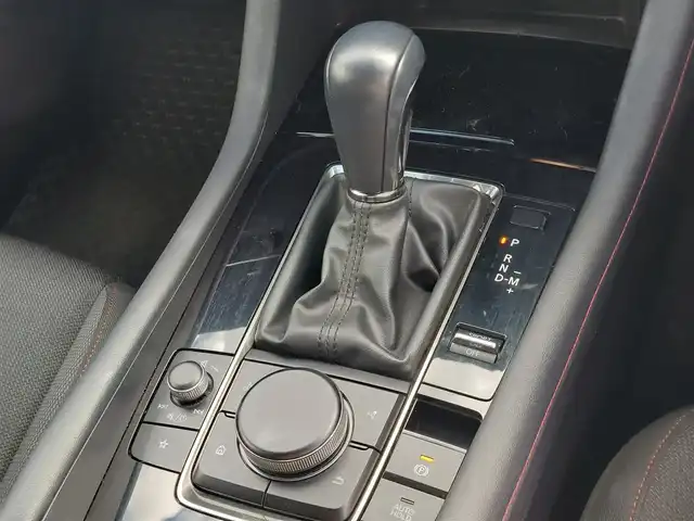 マツダ マツダ３ファストバック 20S ブラックトーンED 東京都 2022(令4)年 3.1万km ジェットブラックマイカ  i‐ACTIVSENSE/・スマートシティブレーキサポート/・車線逸脱警報システム/・レーンキープアシスト/・レーダークルーズコントロール/・クルージング & トラフィック・サポート /・誤発進抑制制御/・ブラインドスポットモニタリング/・アクティブドライビングディスプレイ/・360°ビューモニター/プッシュスタート/アイドリングストップ/パドルシフト/純正ナビ/フルセグTV/ETC/ドライブレコーダー/運転席メモリー機能付きパワーシート/シートヒーター/LEDヘッドライト/18インチ純正アルミホイール/スマートキー