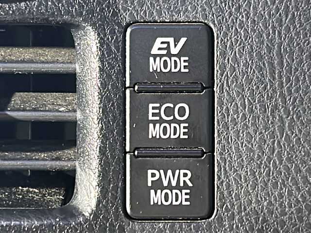 トヨタ エスクァイア ハイブリッド Gi ブラックテーラード 沖縄県 2016(平28)年 6.2万km スパークリングブラックパールクリスタルシャイン 県外仕入れ/純正9インチナビ/(フルセグTV/CD/DVD/BT)/バックカメラ/社外フリップダウンモニター/両側パワースライドドア/トヨタセーフティセンス/クルーズコントロール/レーンディパーチャーアラート/オートマチックハイビーム/前後ドラレコ/ETC2.0/ステアリングスイッチ/リアオートエアコン/シートヒーター