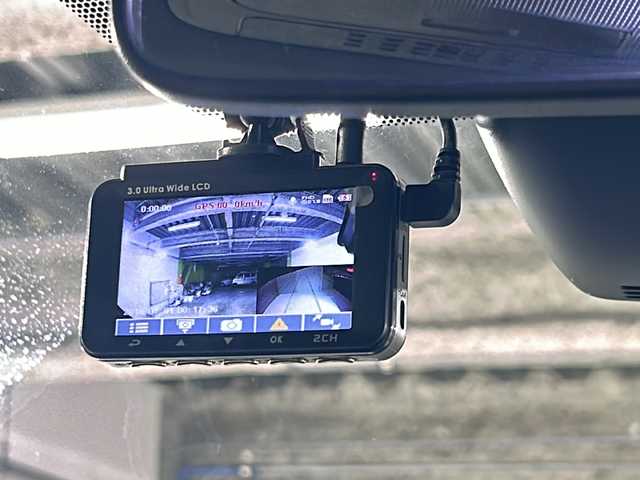 トヨタ エスクァイア ハイブリッド Gi ブラックテーラード 沖縄県 2016(平28)年 6.2万km スパークリングブラックパールクリスタルシャイン 県外仕入れ/純正9インチナビ/(フルセグTV/CD/DVD/BT)/バックカメラ/社外フリップダウンモニター/両側パワースライドドア/トヨタセーフティセンス/クルーズコントロール/レーンディパーチャーアラート/オートマチックハイビーム/前後ドラレコ/ETC2.0/ステアリングスイッチ/リアオートエアコン/シートヒーター