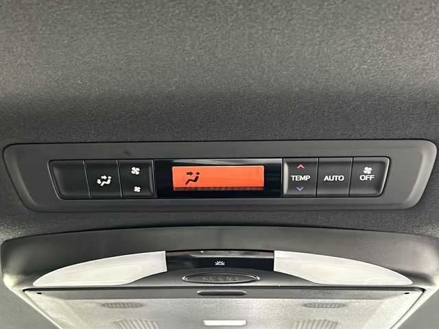 トヨタ エスクァイア ハイブリッド Gi ブラックテーラード 沖縄県 2016(平28)年 6.2万km スパークリングブラックパールクリスタルシャイン 県外仕入れ/純正9インチナビ/(フルセグTV/CD/DVD/BT)/バックカメラ/社外フリップダウンモニター/両側パワースライドドア/トヨタセーフティセンス/クルーズコントロール/レーンディパーチャーアラート/オートマチックハイビーム/前後ドラレコ/ETC2.0/ステアリングスイッチ/リアオートエアコン/シートヒーター