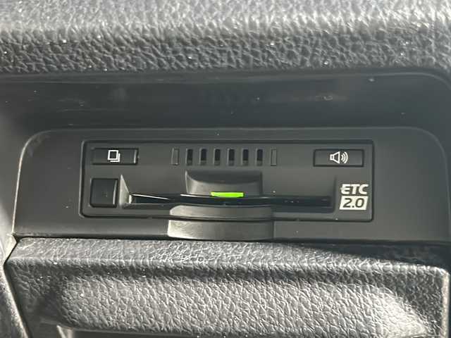 トヨタ エスクァイア ハイブリッド Gi ブラックテーラード 沖縄県 2016(平28)年 6.2万km スパークリングブラックパールクリスタルシャイン 県外仕入れ/純正9インチナビ/(フルセグTV/CD/DVD/BT)/バックカメラ/社外フリップダウンモニター/両側パワースライドドア/トヨタセーフティセンス/クルーズコントロール/レーンディパーチャーアラート/オートマチックハイビーム/前後ドラレコ/ETC2.0/ステアリングスイッチ/リアオートエアコン/シートヒーター