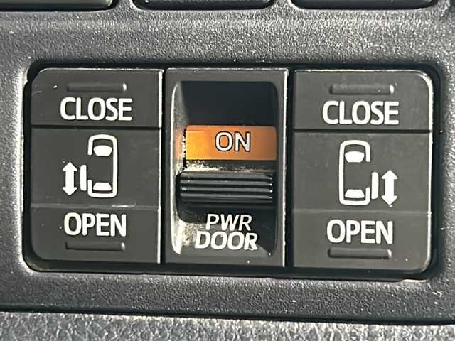 トヨタ エスクァイア ハイブリッド Gi ブラックテーラード 沖縄県 2016(平28)年 6.2万km スパークリングブラックパールクリスタルシャイン 県外仕入れ/純正9インチナビ/(フルセグTV/CD/DVD/BT)/バックカメラ/社外フリップダウンモニター/両側パワースライドドア/トヨタセーフティセンス/クルーズコントロール/レーンディパーチャーアラート/オートマチックハイビーム/前後ドラレコ/ETC2.0/ステアリングスイッチ/リアオートエアコン/シートヒーター