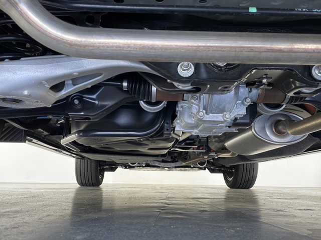 ホンダ ＺＲ－Ｖ ハイブリッド e:HEV Z 長野県 2023(令5)年 1.4万km スーパープラチナグレーメタリック 4WD/ホンダセンシング/純正メモリナビ/Bluetooth/フルセグTV/全方位カメラ/ETC2.0/ステアリングヒーター/パワーシート（運転席、助手席）/シートメモリ/シートヒーター（運転席、助手席）/BOSEサウンド/置くだけ充電/衝突被害軽減システム/踏み間違い衝突被害軽減/レーンキープアシスト/横滑り防止装置/路外逸脱抑制機能/フロントロアスカート/サイドロアスカート/テールゲートスポイラー/ステアリングスイッチ/パドルシフト/純正18インチAW装着/社外フロアマット/ドアバイザー/LEDヘッドライト/前後コーナーセンサー/スマートキー