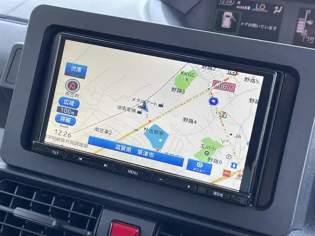 ダイハツ タント X 滋賀県 2022(令4)年 1.8万km プラムブラウンクリスタルマイカ 社外ナビ/Bluetooth/バックカメラ/片側パワースライドドア/ETC/スマートアシスト/・衝突回避支援ブレーキ機能/・衝突警報機能/・ブレーキ制御付呉発進抑制機能/・車線逸脱抑制制御機能/・車線逸脱警報機能/・路側逸脱警報機能/・ふらつき警報/・標識認識機能/LEDヘッドライト/オートライト/D/N席シートヒーター /プッシュスタート /スマートキー/スペアキー