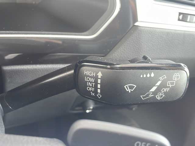 フォルクスワーゲン ティグアン TDI 4モーション Rライン 鳥取県 2020(令2)年 5.1万km オリックスホワイトパールエフェクト ワンオーナー/ディーラー車/オールモード4WD/ハーフレザーシート/スマートキーx２個/パワーテールゲート/バーチャルコックピット/グロスブラック19AW/全方位カメラ/メーカーナビゲーション/プリクラッシュセーフティ/ブラインドスポットモニタリング/レーンデパーチャーアラート/インテリジェントソナー/レーダークルーズコントロール/ドライブレコーダー/LEDヘッドライト/LEDフォグライト/前席シートヒーター/パドルシフト/オーバーヘッドコンソール/フルセグ・Bluetooth/ビルトインETC/保証書・取説