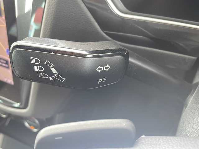 フォルクスワーゲン ティグアン TDI 4モーション Rライン 鳥取県 2020(令2)年 5.1万km オリックスホワイトパールエフェクト ワンオーナー/ディーラー車/オールモード4WD/ハーフレザーシート/スマートキーx２個/パワーテールゲート/バーチャルコックピット/グロスブラック19AW/全方位カメラ/メーカーナビゲーション/プリクラッシュセーフティ/ブラインドスポットモニタリング/レーンデパーチャーアラート/インテリジェントソナー/レーダークルーズコントロール/ドライブレコーダー/LEDヘッドライト/LEDフォグライト/前席シートヒーター/パドルシフト/オーバーヘッドコンソール/フルセグ・Bluetooth/ビルトインETC/保証書・取説