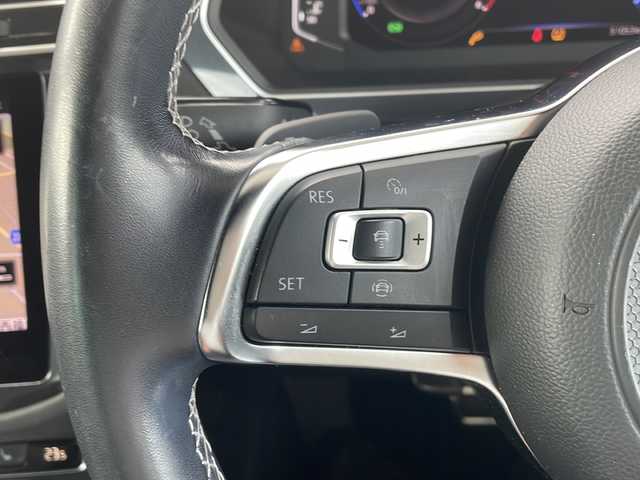 フォルクスワーゲン ティグアン TDI 4モーション Rライン 鳥取県 2020(令2)年 5.1万km オリックスホワイトパールエフェクト ワンオーナー/ディーラー車/オールモード4WD/ハーフレザーシート/スマートキーx２個/パワーテールゲート/バーチャルコックピット/グロスブラック19AW/全方位カメラ/メーカーナビゲーション/プリクラッシュセーフティ/ブラインドスポットモニタリング/レーンデパーチャーアラート/インテリジェントソナー/レーダークルーズコントロール/ドライブレコーダー/LEDヘッドライト/LEDフォグライト/前席シートヒーター/パドルシフト/オーバーヘッドコンソール/フルセグ・Bluetooth/ビルトインETC/保証書・取説