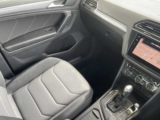 フォルクスワーゲン ティグアン TDI 4モーション Rライン 鳥取県 2020(令2)年 5.1万km オリックスホワイトパールエフェクト ワンオーナー/ディーラー車/オールモード4WD/ハーフレザーシート/スマートキーx２個/パワーテールゲート/バーチャルコックピット/グロスブラック19AW/全方位カメラ/メーカーナビゲーション/プリクラッシュセーフティ/ブラインドスポットモニタリング/レーンデパーチャーアラート/インテリジェントソナー/レーダークルーズコントロール/ドライブレコーダー/LEDヘッドライト/LEDフォグライト/前席シートヒーター/パドルシフト/オーバーヘッドコンソール/フルセグ・Bluetooth/ビルトインETC/保証書・取説
