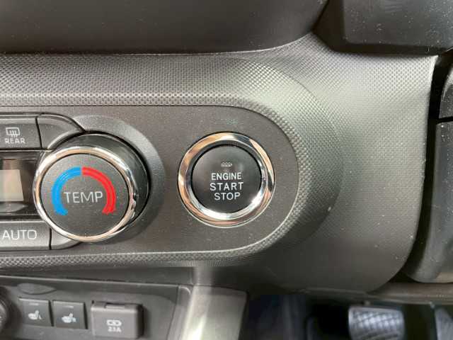 トヨタ ライズ Z 岩手県 2020(令2)年 4.5万km ブラックマイカメタリック 4WD/ETC2.0/純正メモリーナビ（CD/DVD/BT)/バックカメラ/フルセグ/純正ドラレコ（F）/純正17AW/LEDヘッドライト/シートヒーター/BMS/ウインドシールドデアイサー