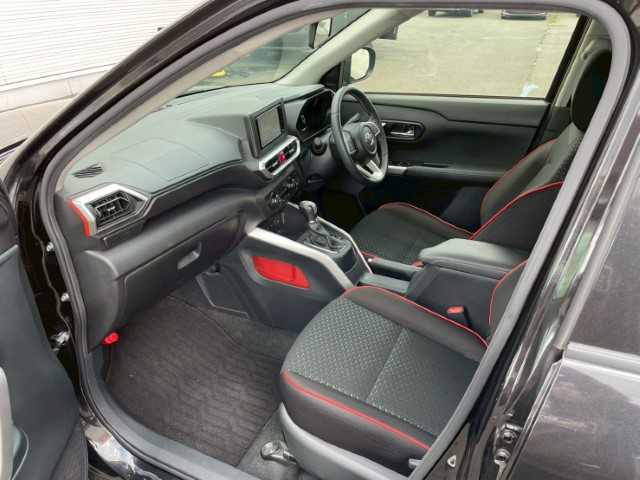 トヨタ ライズ Z 岩手県 2020(令2)年 4.5万km ブラックマイカメタリック 4WD/ETC2.0/純正メモリーナビ（CD/DVD/BT)/バックカメラ/フルセグ/純正ドラレコ（F）/純正17AW/LEDヘッドライト/シートヒーター/BMS/ウインドシールドデアイサー