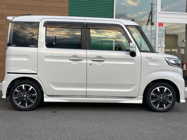 スズキ スペーシア カスタム HYBRID XS ターボ 静岡県 2018(平30)年 5万km ピュアホワイトP 純正ナビCN-RZ83/【CD・ＤＶＤ・フルセグ・ＢＴ・ｉｐｏｄ・USB】/前後ドライブレコーダー/ＥＴＣ/両側パワースライドドア/コーナーセンサー/ヘッドアップディスプレイ/運転席シートヒーター/横滑り防止/アイドリングストップ/ハーフレザーシート/純正フロアマット/純正１５インチAW/オートライト/LEDヘッドライト/スマートキー/プッシュスタート/取扱説明書
