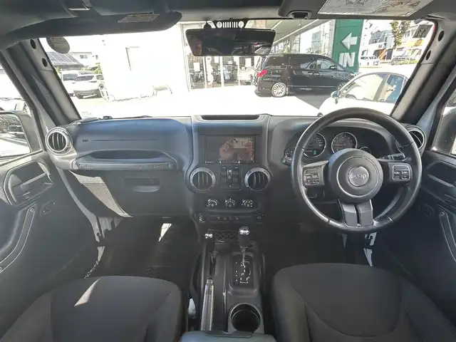 クライスラー・ジープ ジープ ラングラー アンリミテッド スポーツ 愛知県 2016(平28)年 11.5万km 白 ４ＷＤ　社外ナビ　フルセグＴＶ　ＤＶＤ再生　Ｂｌｕｅｔｏｏｔｈ接続　サイド　バックカメラ　デジタルミラー　ドラレコ　ＥＴＣ　クルコン　ダウンヒルアシスト　横滑り防止　背面タイヤ　前後フォグランプ