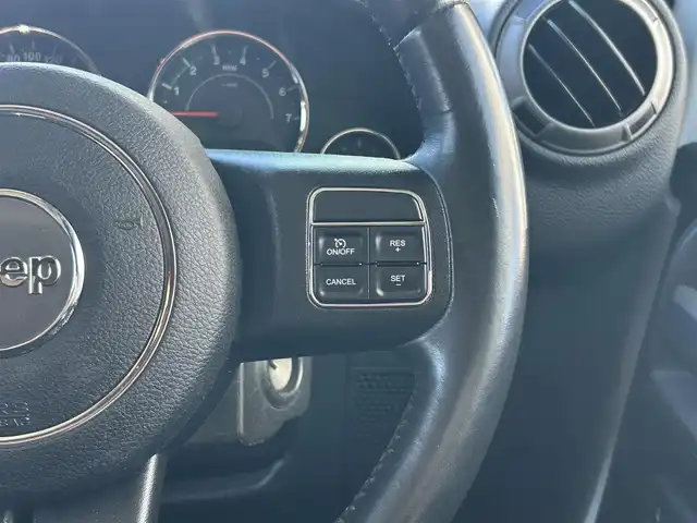 クライスラー・ジープ ジープ ラングラー アンリミテッド スポーツ 愛知県 2016(平28)年 11.5万km 白 ４ＷＤ　社外ナビ　フルセグＴＶ　ＤＶＤ再生　Ｂｌｕｅｔｏｏｔｈ接続　サイド　バックカメラ　デジタルミラー　ドラレコ　ＥＴＣ　クルコン　ダウンヒルアシスト　横滑り防止　背面タイヤ　前後フォグランプ