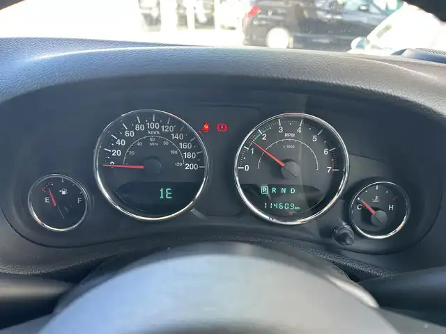 クライスラー・ジープ ジープ ラングラー アンリミテッド スポーツ 愛知県 2016(平28)年 11.5万km 白 ４ＷＤ　社外ナビ　フルセグＴＶ　ＤＶＤ再生　Ｂｌｕｅｔｏｏｔｈ接続　サイド　バックカメラ　デジタルミラー　ドラレコ　ＥＴＣ　クルコン　ダウンヒルアシスト　横滑り防止　背面タイヤ　前後フォグランプ